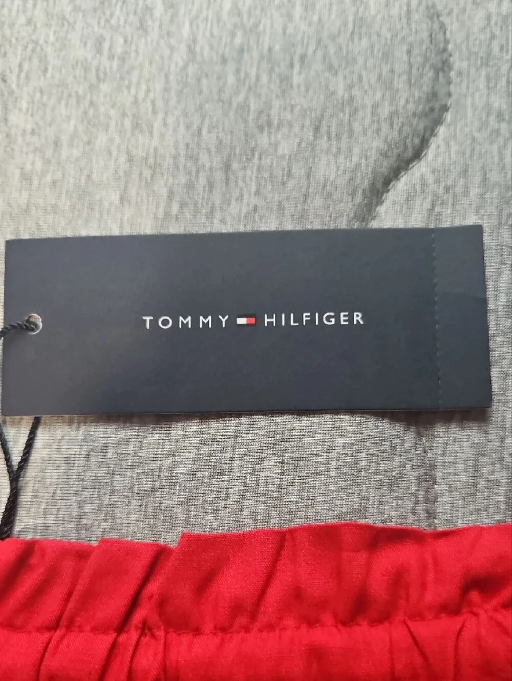 Tommy Hilfiger Red Star-Print Women's Shorts - Picture 2 of 8